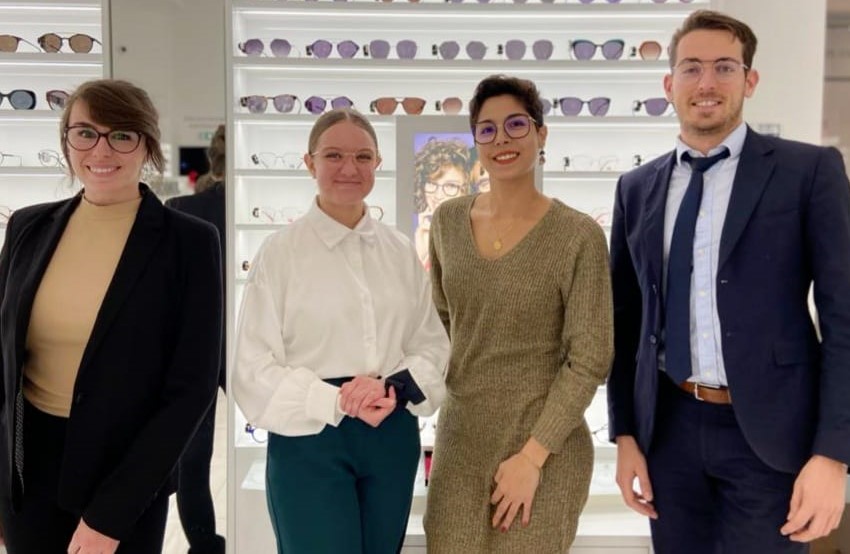 Le la Soltani Conseill re de vente chez Optical Center